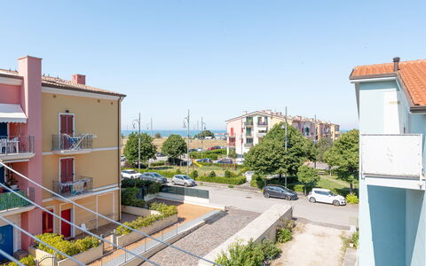 Seaside Apartment: Barrio Residencial, Departamento, Barrio, Diseño Urbano, Asentamientos Humanos, Casa, Condominio, Balcón, Uso Mixto, Suburbio