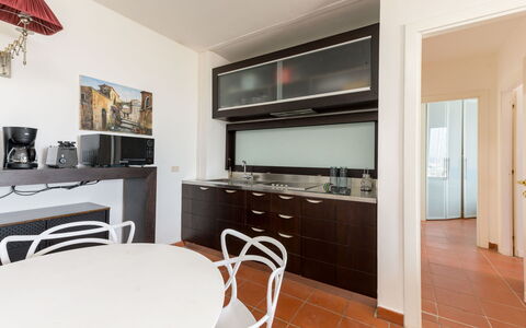 Al Porto: Diseño De Interiores, Cocina, Piso, Mostrador, Madera, Mueble, Techo, Suelo, Aparato De Cocina, Habitación