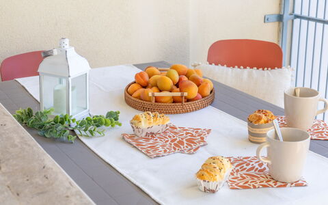 Casabianca: Vajilla, Mueble, Mesa, Utensilios Para Servir, Maceta, Comida, Manteles, Fruta, Vajilla, Linos