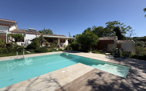 La Dimora di Artemide: Piscina, Recurso, Material Compuesto, Eco Hotel, Sombra, Hacienda, Fuente De Agua, Inmuebles, Villa, Ocio