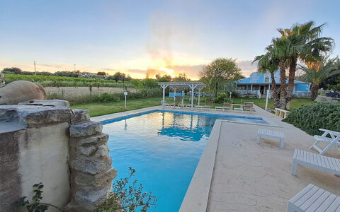Villa le 2 Emme: Azul, Piscina, Recurso, Fuente De Agua, Ocio, Sombra, Paisajismo, Eco Hotel, Jardín, Inmuebles