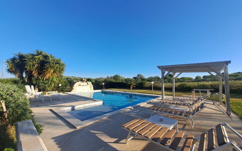 Villa le 2 Emme: Azul, Piscina, Recurso, Material Compuesto, Ocio, Mueble Para Exteriores, Sombra, Paisajismo, Eco Hotel, Inmuebles
