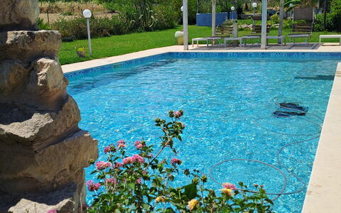 Villa le 2 Emme: Azul, Piscina, Ocio, Jardín, Fuente De Agua, Sombra, Recurso, Paisajismo, Patio Interior