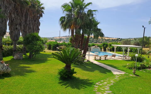 Villa le 2 Emme: Árbol, Piscina, Recurso, Jardín, Paisajismo, Césped, Hacienda, Eco Hotel, Patio Interior