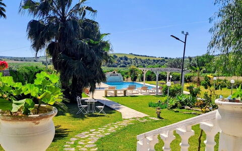 Villa le 2 Emme: Piscina, Recurso, Paisaje, Jardín, Paisajismo, Césped, Hacienda, Eco Hotel, Sombra, Inmuebles
