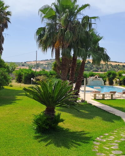 Villa le 2 Emme: Árbol, Piscina, Recurso, Jardín, Paisajismo, Césped, Hacienda, Eco Hotel, Patio Interior