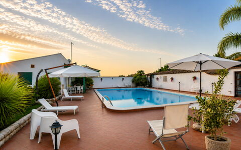 Villa Cigno Reale: Piscina, Recurso, Hotel, Planta De Casa