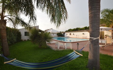 Villa Cigno Reale: Piscina, Recurso, Ocio, Mueble Para Exteriores, Eco Hotel, Sombra, Hacienda, Sunlounger, Vacaciones