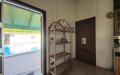 Il Cigno Reale Green: Piso, Suelo, Techo, Puerta, Loseta, Piscina, Manchas De Madera, Lámpara, Diseño