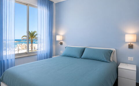 La Casa di Luigi: Azul, Mueble, Diseño De Interiores, Suelo, Piso, Habitación, Habitación, Cama, Linos, Lecho