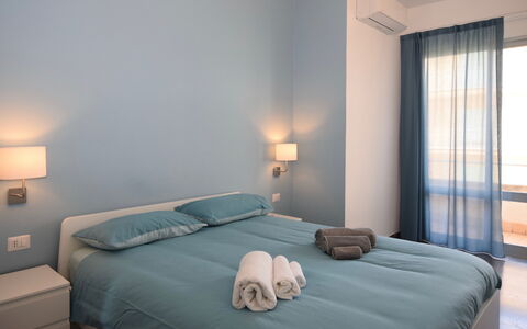 La Casa di Luigi: Mueble, Diseño De Interiores, Habitación, Cama, Suelo, Textil, Sábana, Lecho, Habitación, Piso