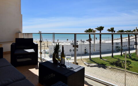 La Casa di Luigi: Mar, Oceano, Costa, Playa, Sombra, Balcón, Apuntalar, Mueble Para Exteriores, Silla, Balneario