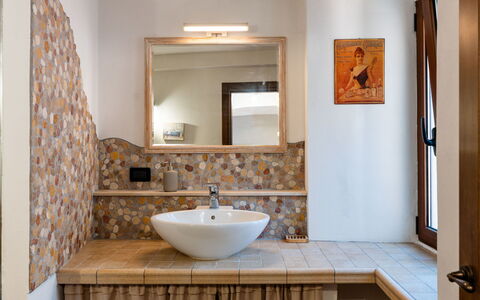 Ca Dell'Andre: Lavabo Del Baño, Diseño De Interiores, Pared, Arreglo De Tubería, Piso, Lavabo, Espejo, Baño, Grifo, Suelo