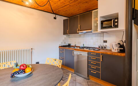 Tiny Loft: Diseño De Interiores, Piso, Pared, Mueble, Madera, Cocina, Techo, Suelo, Mostrador, Habitación