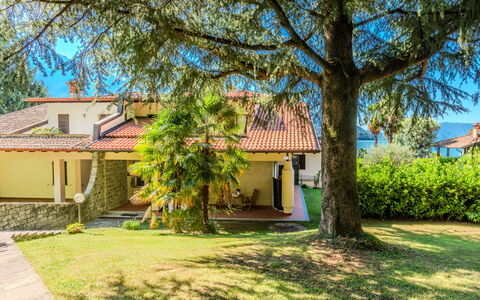 Riva&Lago: Casa, Sombra, Césped, Jardín, Inmuebles, Hacienda, Casa De Campo, Yarda, Paisajismo, Villa