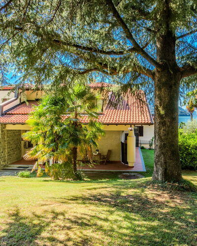 Riva&Lago: Casa, Sombra, Césped, Jardín, Inmuebles, Hacienda, Casa De Campo, Yarda, Paisajismo, Villa