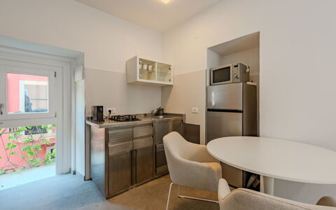 Via Monte Brione: Diseño De Interiores, Piso, Suelo, Habitación, Departamento, Techo, Cocina, Silla, Mostrador, Gabinetes
