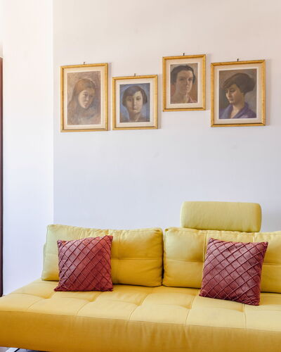 Corso 109: Mueble, Diseño De Interiores, Piso, Sofá, Suelo, Pared, Habitación, Madera, Sala, Encendiendo
