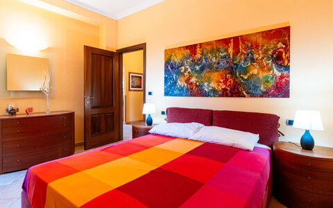 Daisy: Diseño De Interiores, Mueble, Cama, Piso, Suelo, Habitación, Habitación, Techo, Sábana, Marco De La Cama