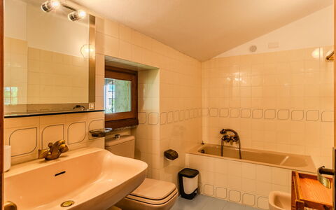 Casa Giamba: Baño, Lavabo Del Baño, Diseño De Interiores, Arreglo De Tubería, Bañera, Piso, Lavabo, Pared, Suelo, Techo