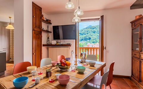 Casa Giamba: Mueble, Diseño De Interiores, Madera, Piso, Comedor, Techo, Cocina Y Comedor Mesa, Mesa, Habitación, Silla