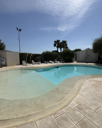 Villa Monaco: Piscina, Material Compuesto, Hormigón, Fuente De Agua, Sombra, Recurso, Paisajismo, Loseta, Losa