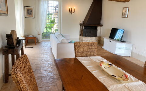Il Casale al Colle: Mueble, Piso, Madera, Diseño De Interiores, Suelo, Silla, Mesa, Habitación, Sofá, Sala