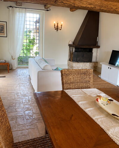 Il Casale al Colle: Mueble, Piso, Madera, Diseño De Interiores, Suelo, Silla, Mesa, Habitación, Sofá, Sala