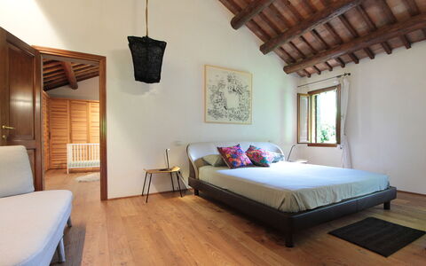 Villa Dorina: Diseño De Interiores, Piso, Mueble, Cama, Suelo, Habitación, Madera, Casa, Suelos De Madera, Techo