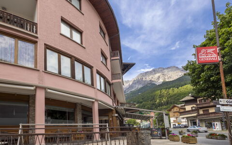 Bormio 37: Departamento, Arquitectura, Barrio Residencial, Condominio, Material Compuesto, Diseño Urbano, Balcón, Uso Mixto, Sombra