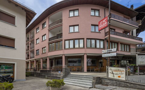Bormio 37: Departamento, Arquitectura, Barrio Residencial, Condominio, Material Compuesto, Diseño Urbano, Balcón, Uso Mixto, Sombra