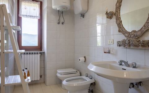 Il Cipresso, Casa dei Nonni, Cortona: Piso, Diseño De Interiores, Suelo, Habitación, Arreglo De Tubería, Puerta, Lavabo, Techo, Lámpara, Grifo