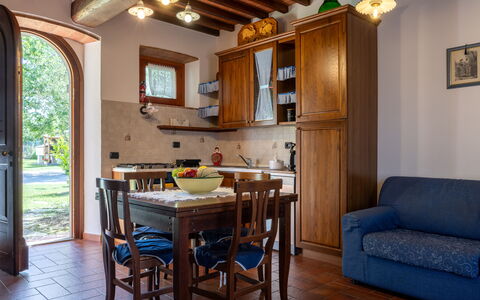 Il Cipresso, Casa Lucia, Cortona: Mueble, Madera, Diseño De Interiores, Piso, Cocina, Cocina Y Comedor Mesa, Habitación, Gabinetes, Casa, Mostrador