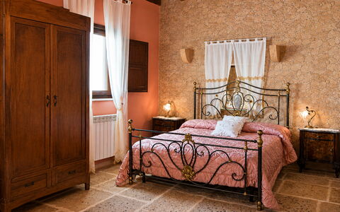 Antica Cascina 191: Mueble, Diseño De Interiores, Piso, Madera, Suelo, Habitación, Cama, Cajón, Linos, Habitación