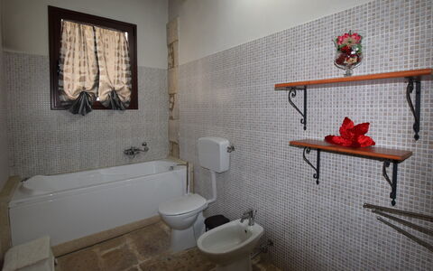 Antica Cascina 191: Arreglo De Tubería, Piso, Baño, Suelo, Lavabo, Diseño De Interiores, Lavabo Del Baño, Grifo, Plomería, Baño