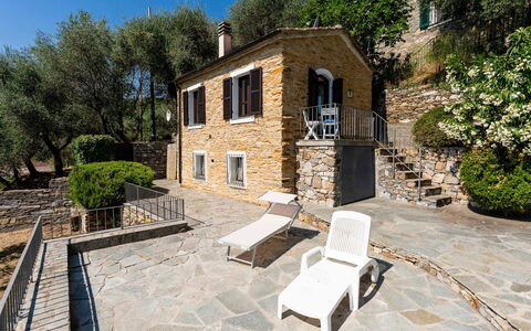 Casetta Pantasina: Casa, Casa, Puerta, Cabaña, Inmuebles, Losa, Pared De Piedra, Porche, Villa, Yarda