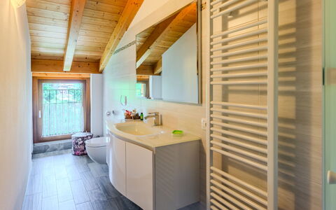 Melissa: Piso, Diseño De Interiores, Arreglo De Tubería, Suelo, Madera, Techo, Lavabo, Grifo, Baño, Plomería