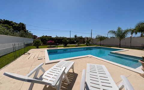 Villa Gloria: Piscina, Suelo, Material Compuesto, Recurso, Sombra, Paisajismo, Diseño, Hotel, Loseta, Thermae