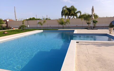 Villa Gloria: Piscina, Azul, Agua, Recurso, Material Compuesto, Fuente De Agua, Loseta, Sombra, Eco Hotel