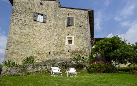 Casa Torre Il Castello: Mueble, Cocina Y Comedor Mesa, Silla, Suelo, Mar, Balcón, Oceano, Recurso, Eco Hotel, Comedor