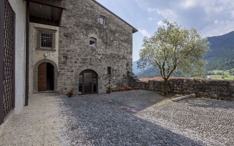 Casa Torre Il Castello: Mueble, Cocina Y Comedor Mesa, Silla, Suelo, Mar, Balcón, Oceano, Recurso, Eco Hotel, Comedor