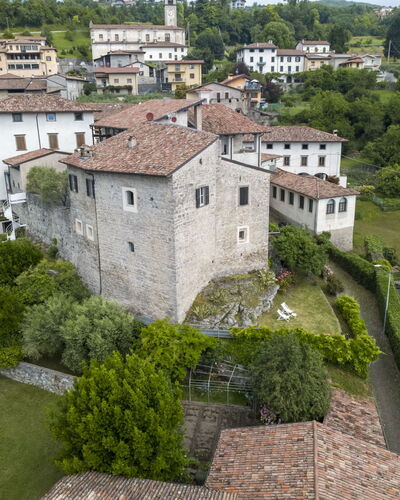 Casa Torre Il Castello: Mueble, Cocina Y Comedor Mesa, Silla, Suelo, Mar, Balcón, Oceano, Recurso, Eco Hotel, Comedor