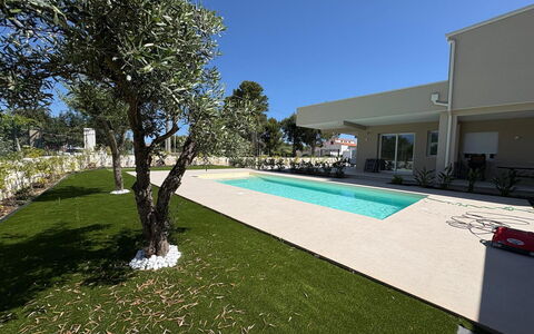 Villa Marzia - Augusta: Árbol, Piscina, Jardín, Sombra, Paisajismo, Recurso, Inmuebles, Césped, Yarda