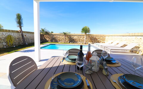Villa Ginevra Luxury Otranto: Azul, Piscina, Mueble Para Exteriores, Recurso, Mueble, Material Compuesto, Sombra, Silla, Ocio, Eco Hotel