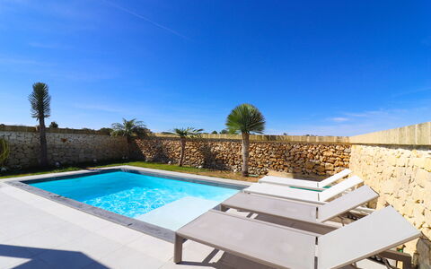 Villa Ginevra Luxury Otranto: Azul, Piscina, Material Compuesto, Recurso, Mueble Para Exteriores, Hotel, Villa, Loseta, Eco Hotel, Ciudad De Vacaciones