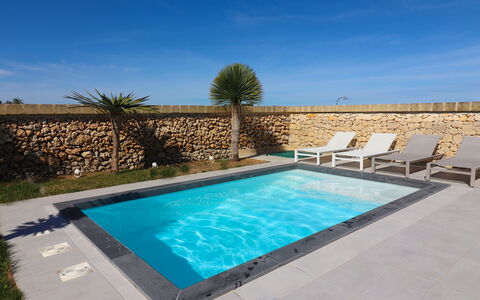 Villa Ginevra Luxury Otranto: Azul, Piscina, Piso, Suelo, Material Compuesto, Recurso, Mueble Para Exteriores, Loseta, Hormigón, Diseño