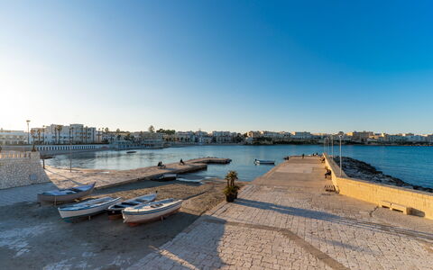 Villa Ginevra Luxury Otranto: Cielo, Agua, Cuerpo De Agua, Los Recursos Hídricos, Camino Acuático, Horizonte, Canal, Banco, Lago, Costa