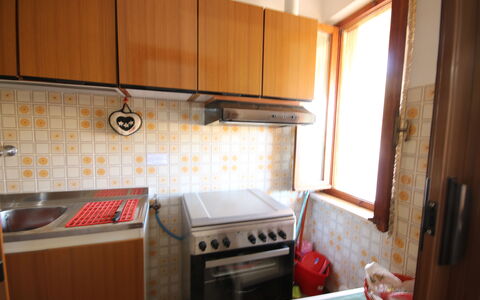 Il Paradiso tra Gli Ulivi: Cocina, Aparato De Cocina, Electrodoméstico, Madera, Piso, Mostrador, Diseño De Interiores, Suelo, Estufa De Cocina, Estufa