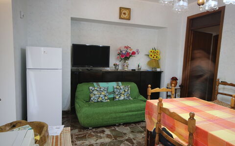 Il Paradiso tra Gli Ulivi: Mueble, Diseño De Interiores, Piso, Suelo, Madera, Habitación, Mesa, Encendiendo, Sala, Techo