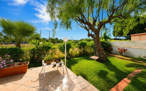 Le Vele della Contea: Hoja, Arbusto, Jardín, Sombra, Césped, Paisajismo, Yarda, Eco Hotel, Pasarela